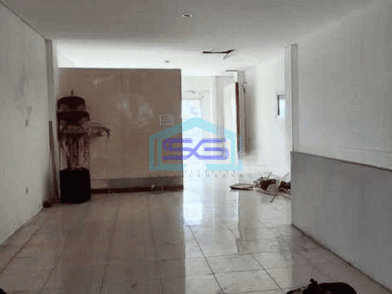 Disewakan Ruko Gandeng Parkiran Super Luas Jalan Utama Dewi Sri Badung Bali LT 920m2