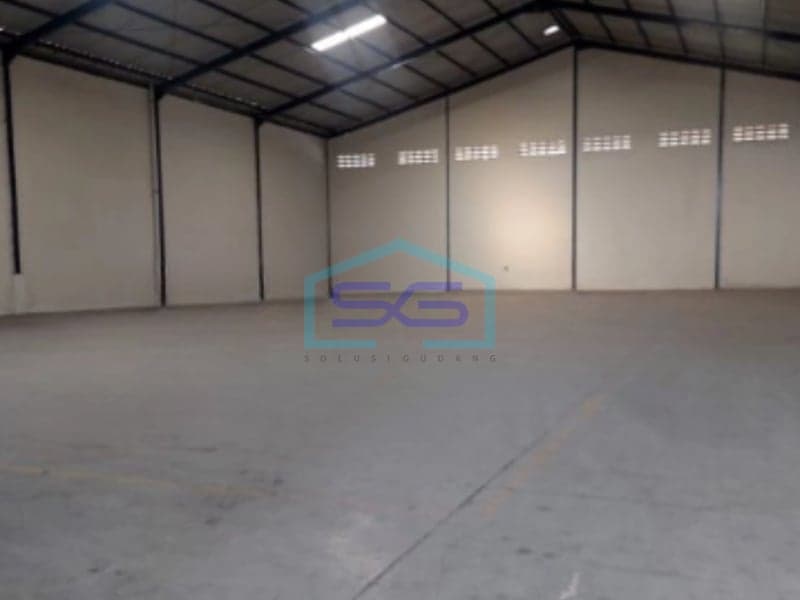 Cheap Ready-to-Use Warehouse for Sale with Building Area of 336 m² in North Jakarta