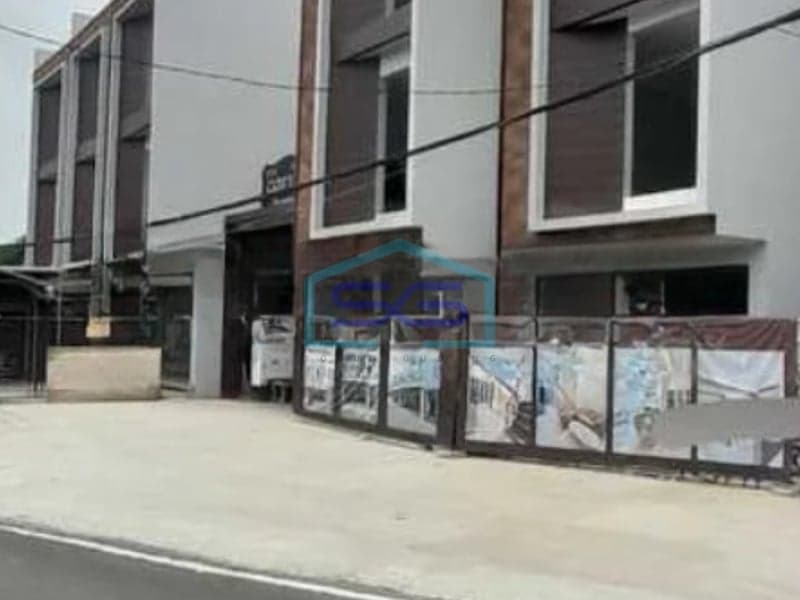 雅加达南部 Jagakarsa 主路旁商铺出售，建筑面积 102 平方米