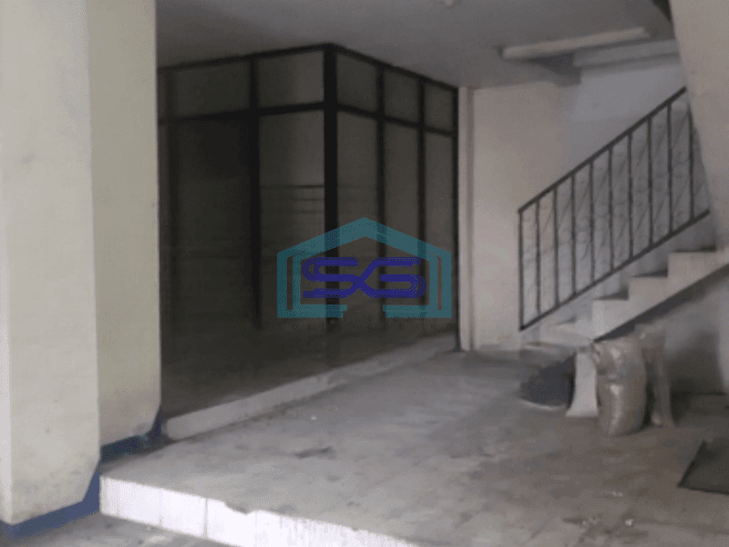 Disewakan Ruko di Tepi Jalan Raya Kota Jakarta Barat Luas Bangunan 400 m²
