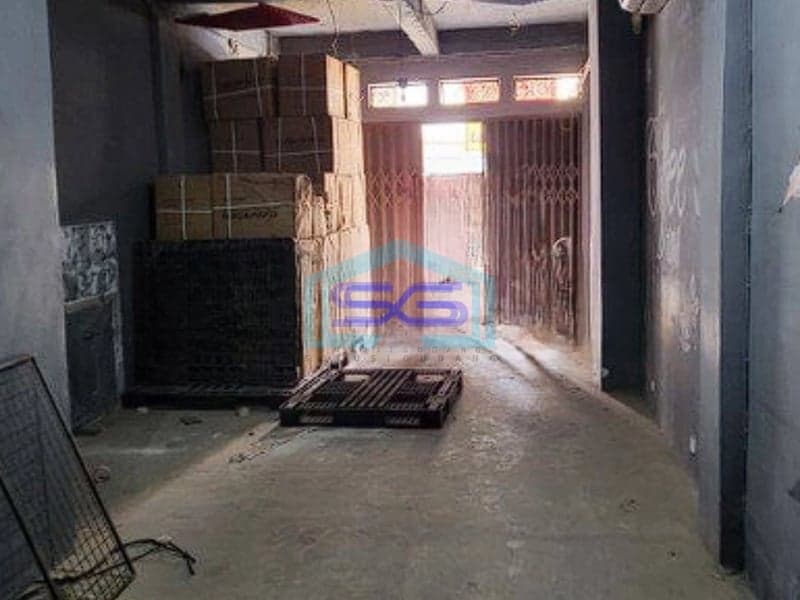 Dijual murah Ruko 3 lantai di Taman Palem Lestari Jakarta Barat LB 125m2