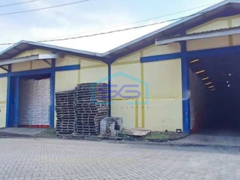 Industrial Warehouse for Rent in Manyar, Gresik Near Port Access Building Area 2880m²