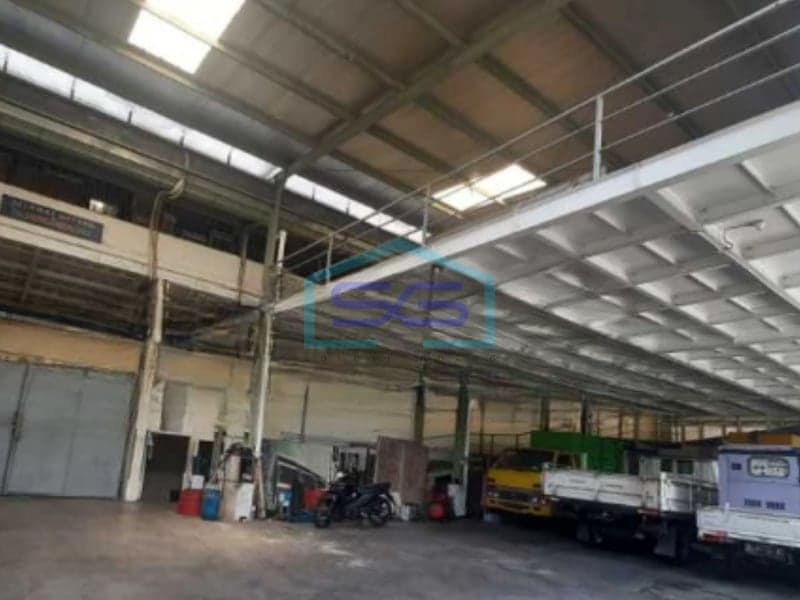 Warehouse for Sale with Freight Elevator Building Area 1008 sqm in Wiyung Surabaya