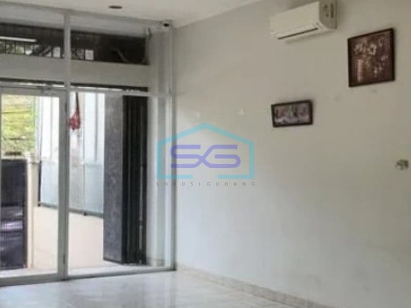 Ready-to-Use Shophouse for Rent in Muara Karang, North Jakarta - Building Area 400 m²