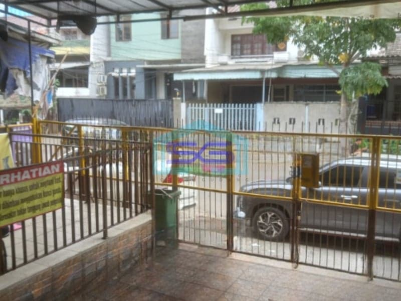 Dijual Ruko Lokasi Strategis di Daerah Grogol Jakarta Barat LB 256m2