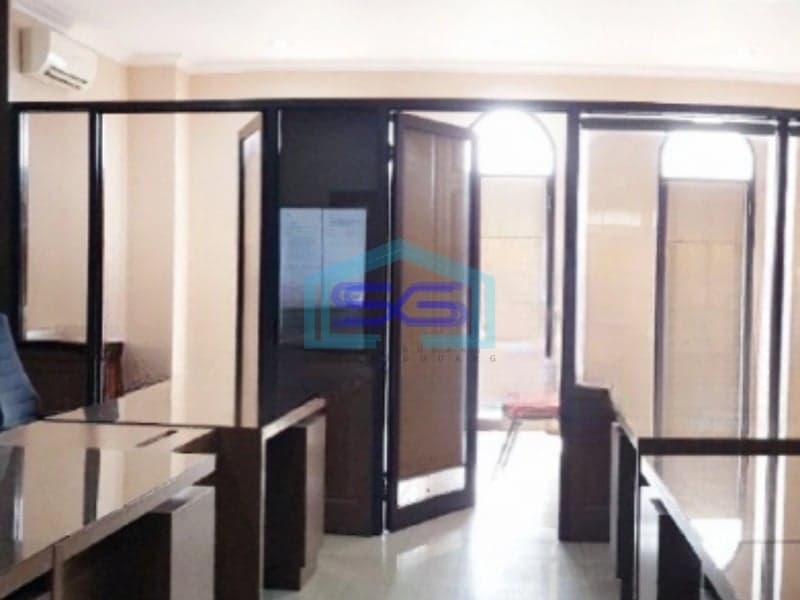 Disewakan Ruko Ada Lift Luas Tanah  299 m² Lokasi Semarang