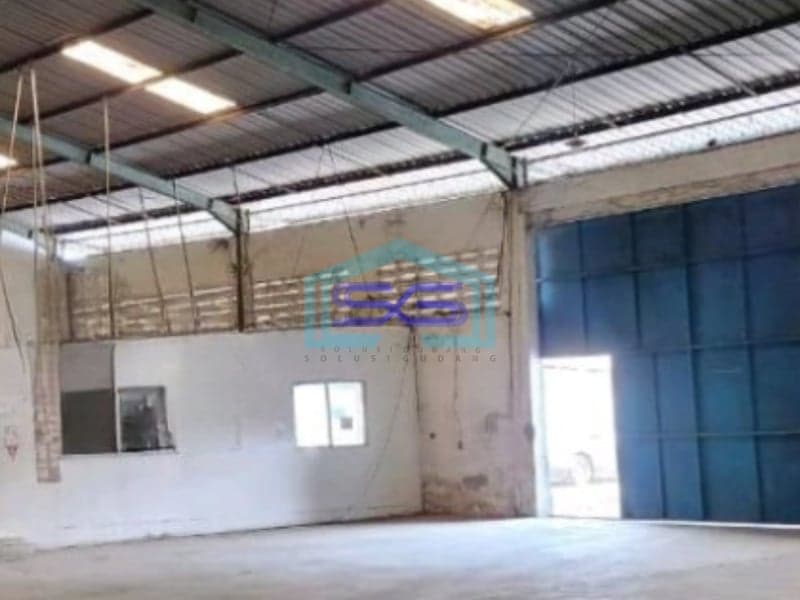 Disewakan Gudang Ada Kantor Luas Bangunan 2500 m² di Surabaya