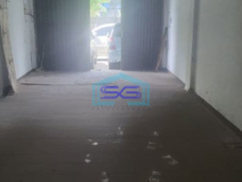 Disewakan Ruko Luas Bangunan  300 m² Lokasi di Pluit Jakarta Utara