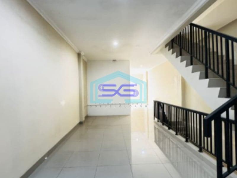 Disewakan Ruko di Jakarta Barat Bangunan 3,5 Lantai LB 250m2
