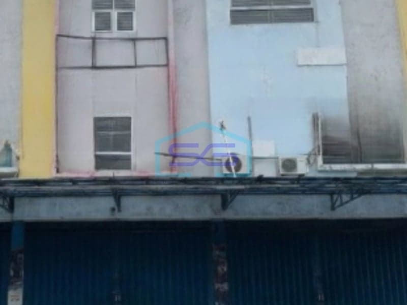 For Sale: Spacious 3-Story Shophouse, 675 m² Building Area in Surabaya