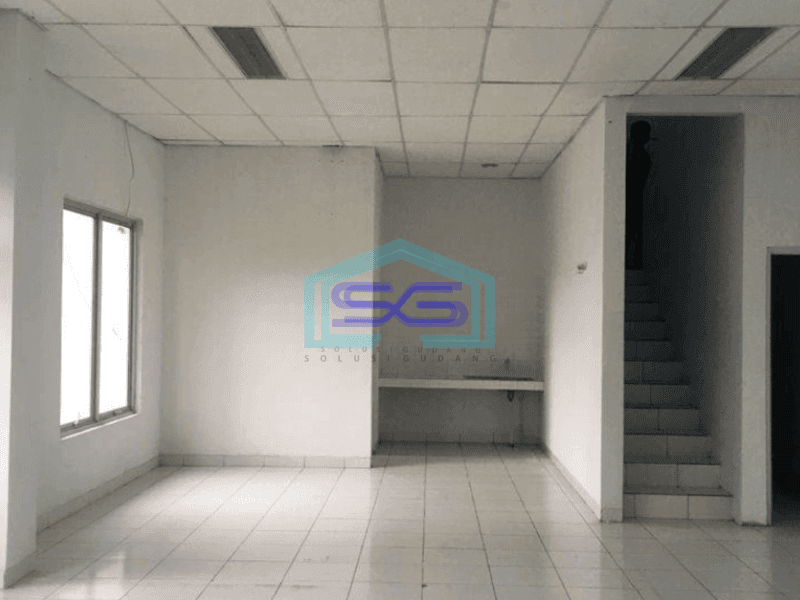 Disewakan Gudang Industri Pinggir Tol Cikupamas Tangerang LT 2600m2