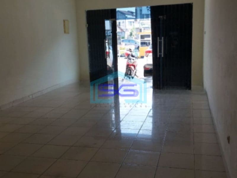 Disewakan Ruko Luas Bangunan 243 m² Lokasi Strategis di Gading Serpong Tangerang