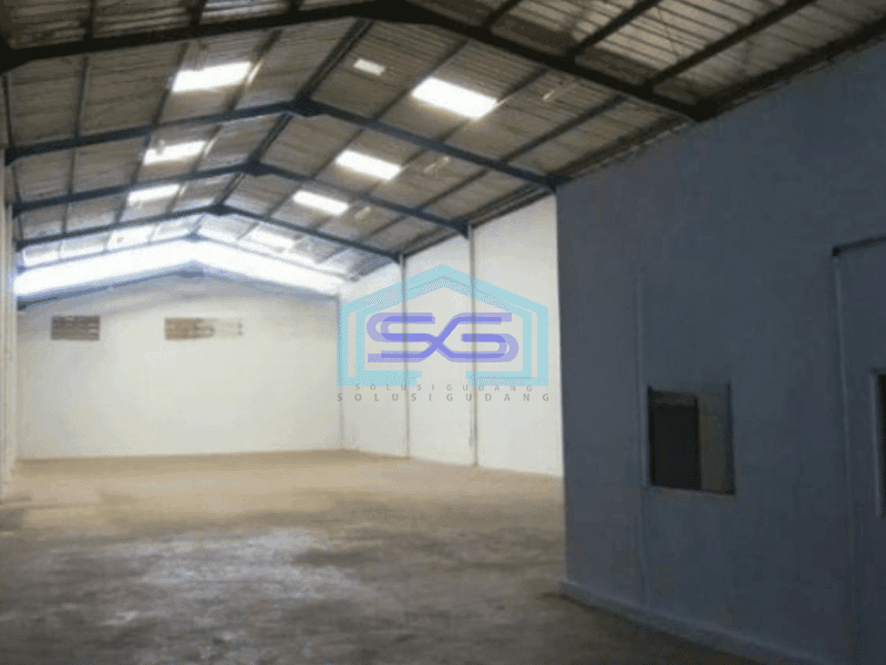 Disewakan Gudang Siap Pakai Luas Tanah 600 m² Ada Kantor di Setu Tangerang Selatan