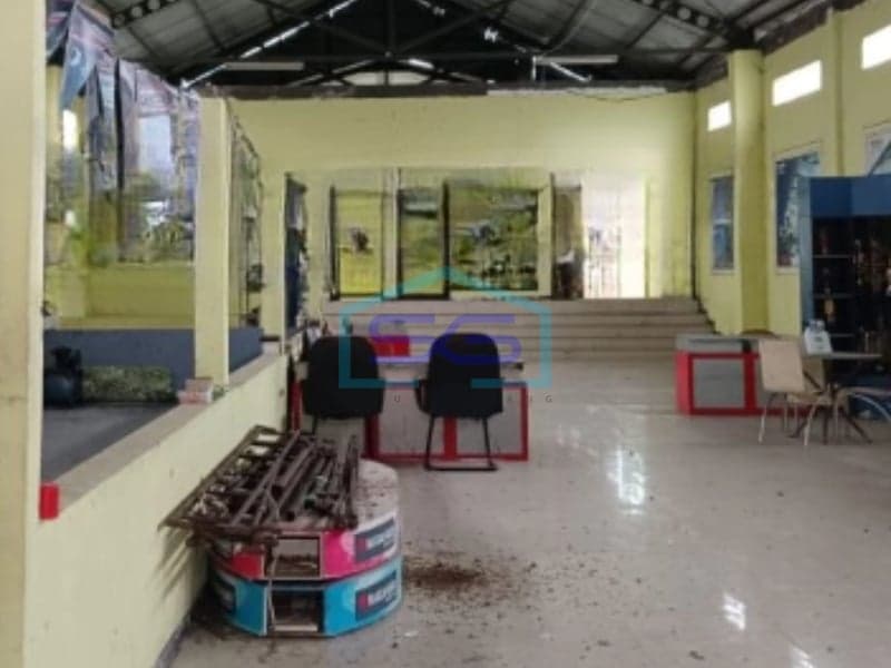 For Sale: Commercial Building on 1078 m² Land, SHM Certificate in Kediri, East Java
