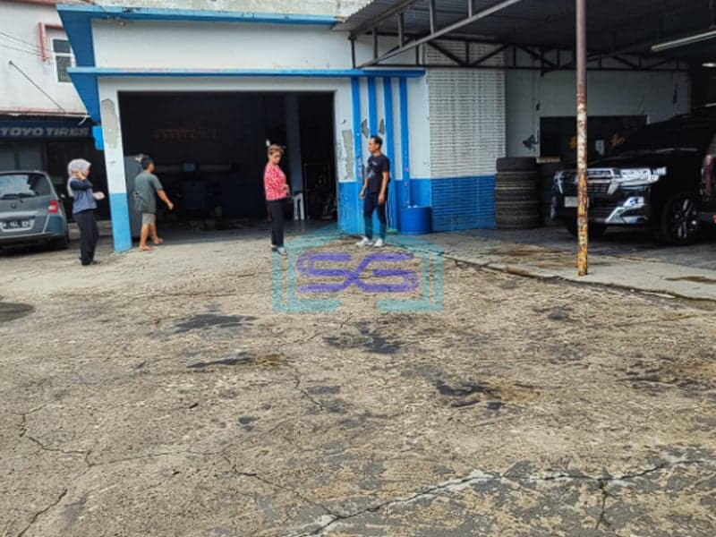 Disewakan Tanah + Bangunan Super Strategis di Jl. Demang Lebar Daun Palembang LT 1148m2