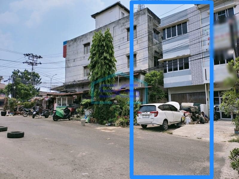 南苏门答腊省巨港市策略性地点3层商铺出租 建筑面积约176平方米