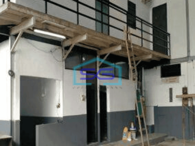 Disewakan Gudang dua lantai di jalan raya Narogong Bekasi