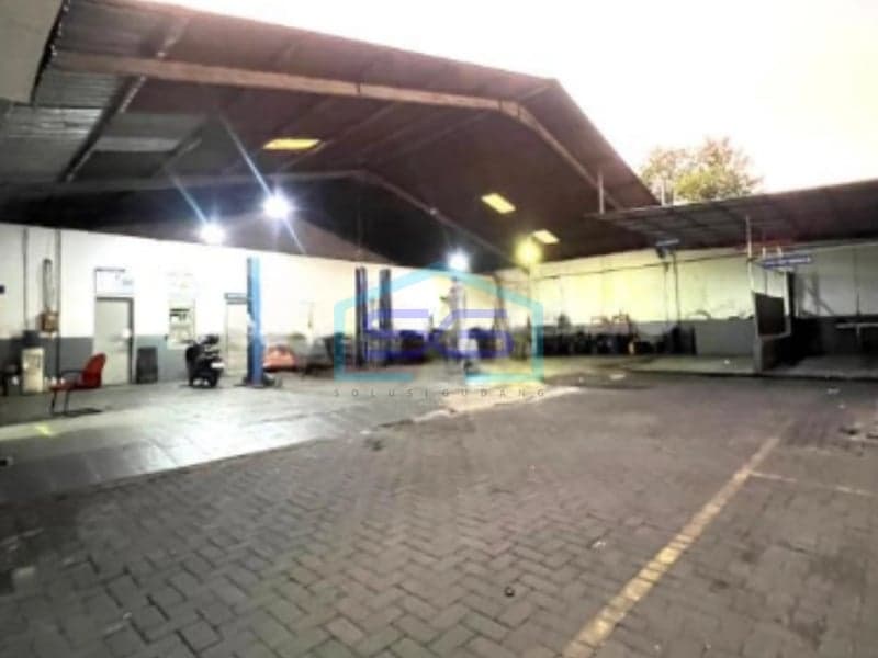 2-Story Building for Rent, Former Car Showroom on Jl. Raya HR Muhammad, Dukuh Pakis, Surabaya