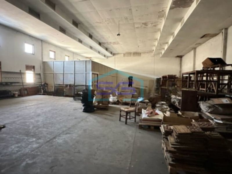 万隆西爪哇省萨特里亚拉亚卡林欣区待售即用型仓库，建筑面积 1574 平方米
