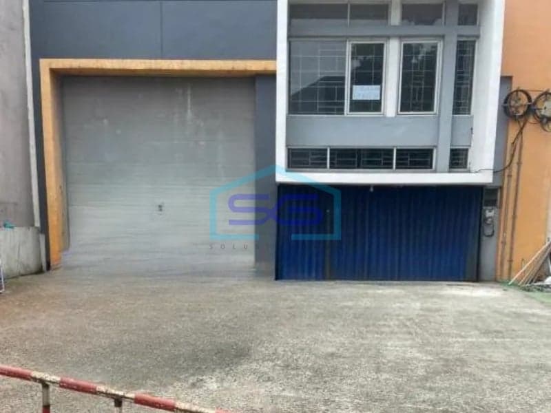 Clean and Tidy Warehouse for Rent in Penggilingan, East Jakarta Building Area 800 m²