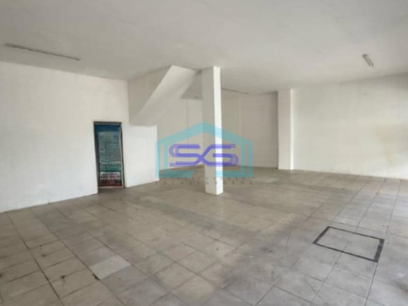 Disewakan Ruko 3 Lantai Luas Bangunan  540 m² Lokasi di Kapuk Kamal Jakarta Barat