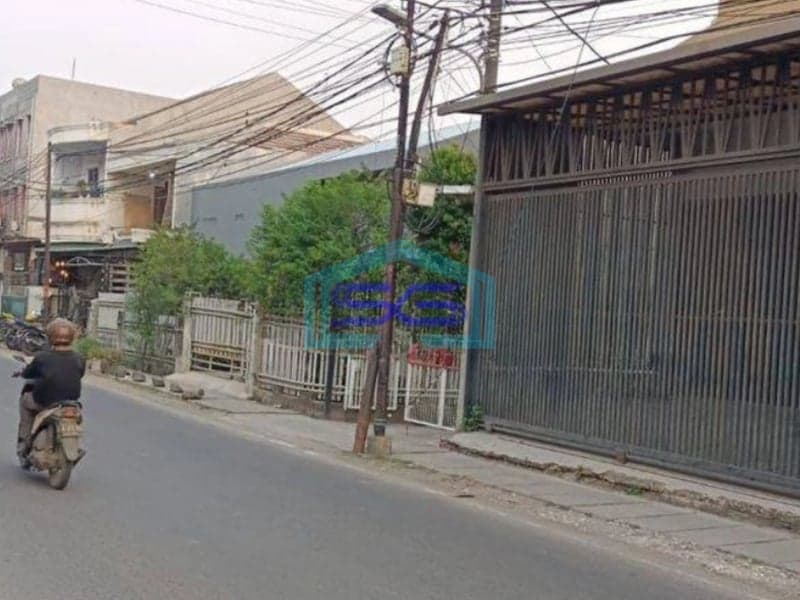 Disewakan Ruko Gandeng 3 Baru, Bebas Banjir, Jalan Utama Kapuk Kamal Jakarta Barat