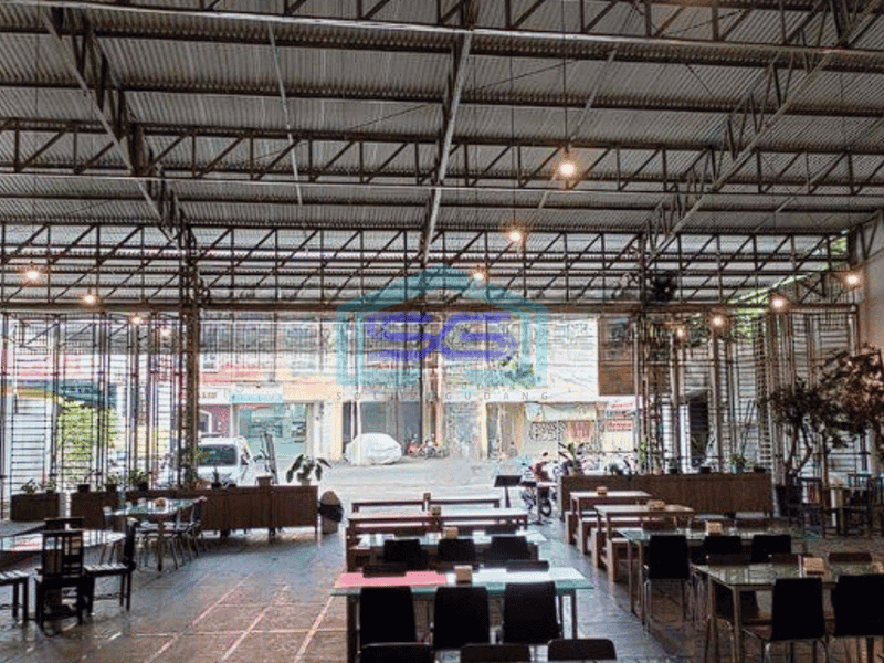 Disewakan Ruko Strategis Ex Resto di Jakarta Timur LB 500m2