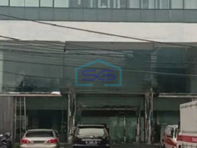 出售：万隆亚亚尼路状况良好的商业空间，西爪哇，建筑面积2000平方米