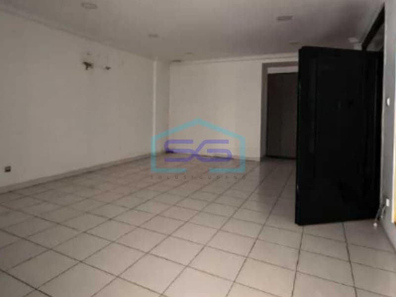 For Rent Spacious Commercial Shop House 217 sqm Building Area Flood-Free in North Jakarta