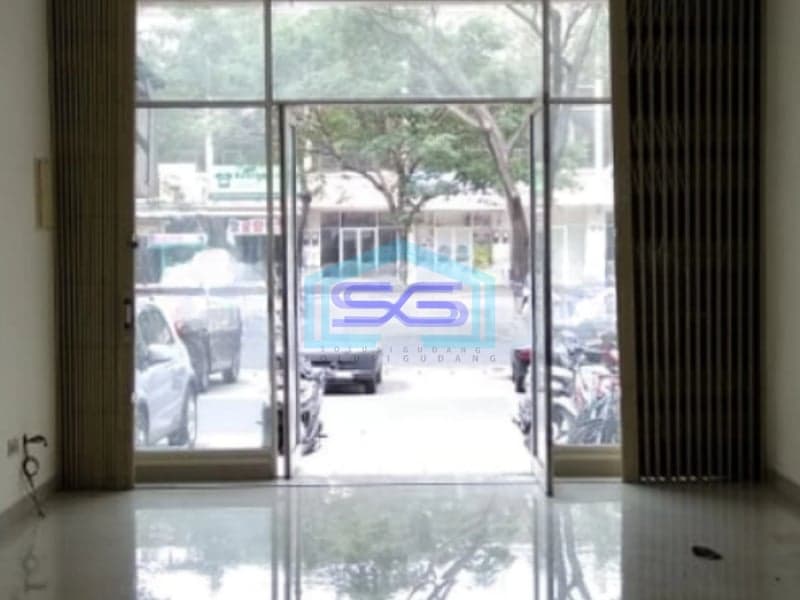 Disewakan Ruko 3,5 Lantai di Green Lake City Jakarta Barat LB 236m2