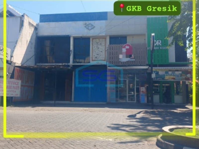 Premium Shophouse for Rent in Kota Baru Manyar, Gresik Building Area 160m²