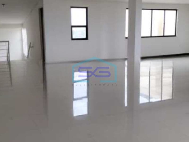 For Sale: Well-Maintained Shophouse, Land Area 264 sqm, Located in South Tangerang