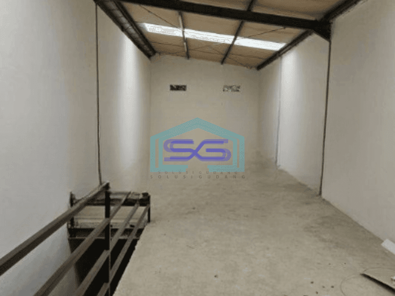 Dijual Gudang Luas Bangunan 200 m² Lokasi Strategis di Teluk Naga Tangerang