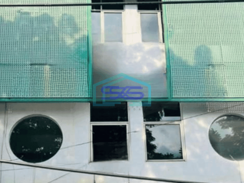 Disewakan Ruko Luas Bangunan 206 m² 3 Lantai Lokasi Surabaya Kota