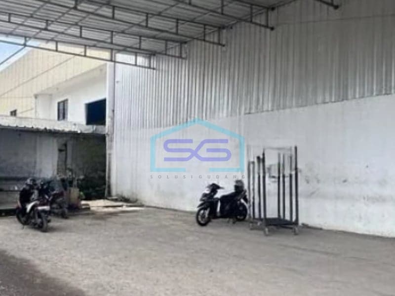 出售：位于西爪哇 Cimahi Nanjung，靠近收费公路的优质战略仓库，建筑面积 1980 平方米