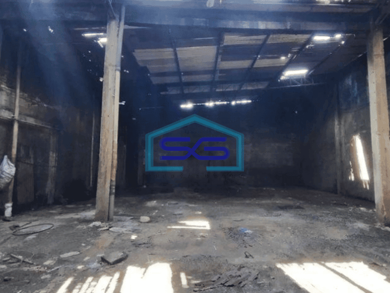 Dijual Gudang hitung tanah lokasi pinggir jalan Pucangsawit Solo