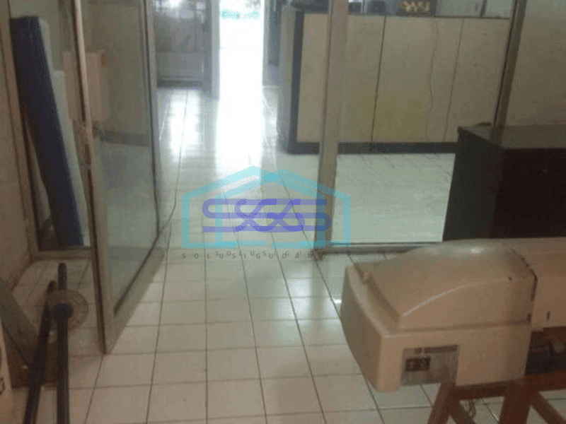 Dijual Ruko 2 1/4 lantai , sudah Renovasi, tinggi dari jalanan