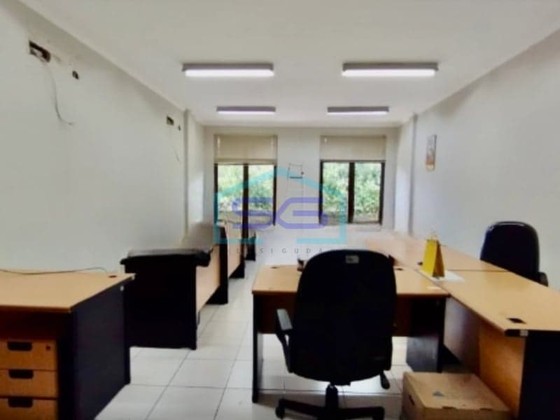 Disewakan Ruko Area Strategis di Gatot Subroto, Bandung LB 455 m²