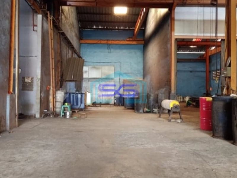 Dijual Pabrik Bubut Bonus Hoist 5ton di Teluk Naga Tangerang LB 1500m2