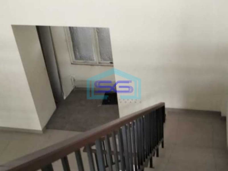 Disewakan Ruko 2,5 Lantai di Harapan Indah Bekasi Luas Bangunan 126m2
