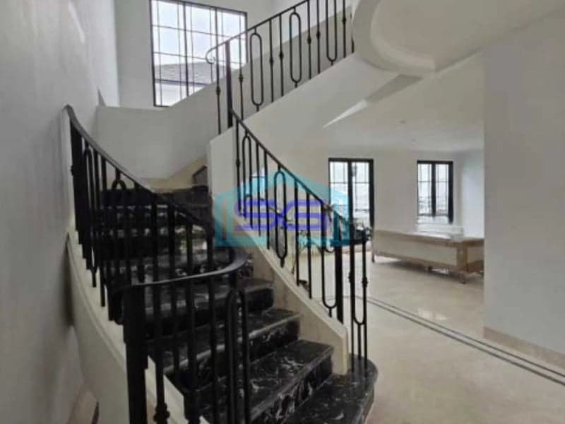 Dijual Ruang Usaha Pinggir Jalan Di Kebayoran Baru, Jakarta Selatan  Luas Bangunan  250 m²