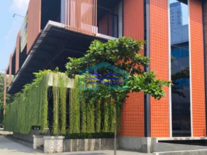 Disewakan Gedung Ruang Usaha di Pinggir Jalan Daerah Jakarta Selatan LB 2100m2