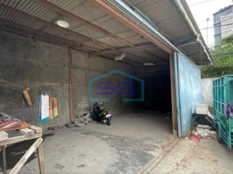 Cheap Warehouse for Rent with Container Access in Kapuk, North Jakarta, 300 sqm Floor Area