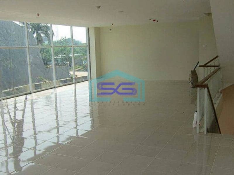 Disewakan Cepat Ruko 3 Lantai Hoek di Daerah Jakarta Barat LB 252m2