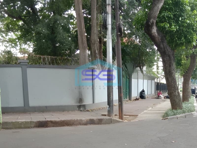 Dijual Tanah Luas Posisi Hoek Di Kawasan Elite Menteng Jakarta Selatan LT 1088m2