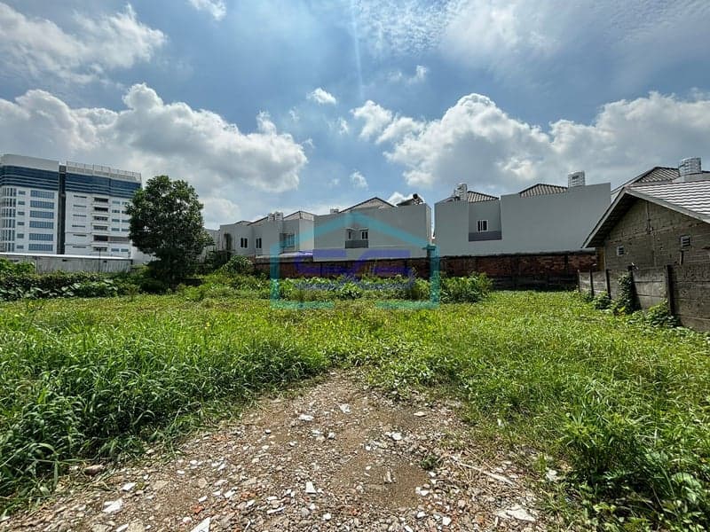 出售：位于南苏门答腊省巨港市的战略性、可立即开发土地，面积 985 平方米
