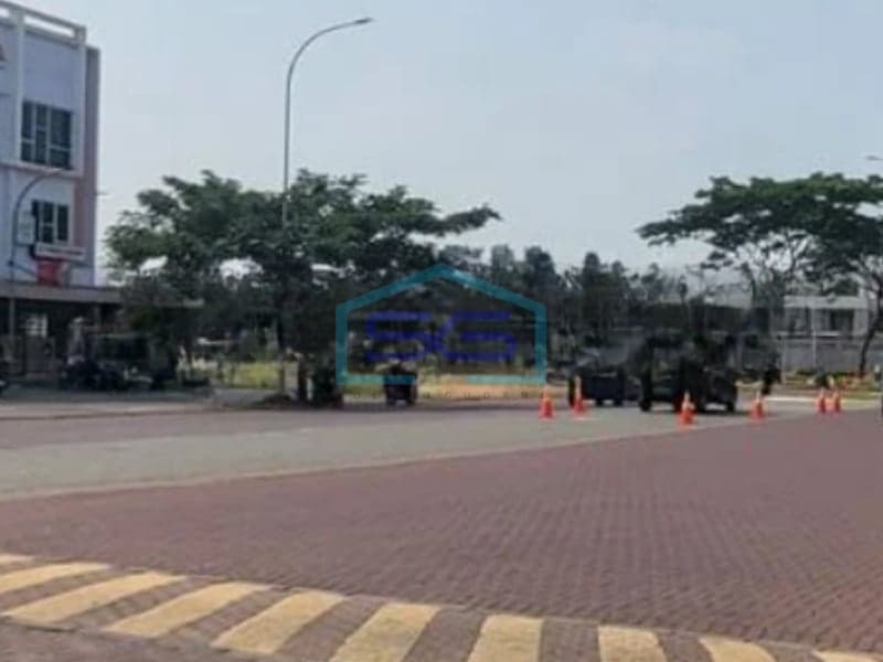 Ready to Use Shophouse for Sale in Sorento Junction Serpong, Tangerang - Building Area 176 m²