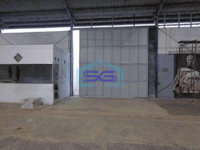 Disewakan Bangunan Gudang Luar Kawasan Strategis di Daerah Jababeka Bekasi LT 600m2