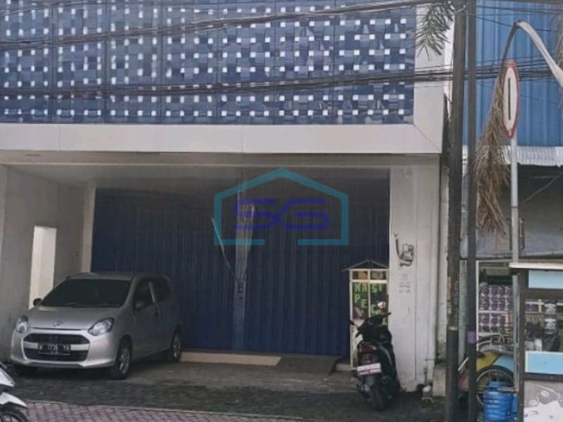 Shophouse for Rent Land Area 300 sqm Strategic Location in Kediri East Java