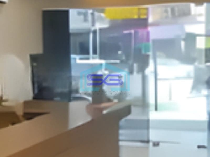Disewakan Ruko 3,5 Lantai di Jalan Raya Taman Ratu Jakarta Barat LB 250m2